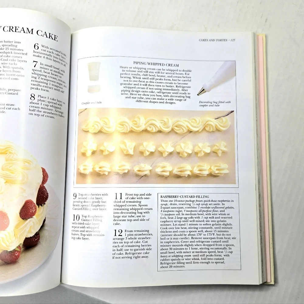 The Good Housekeeping Illustrated book of Desserts. Cookbook. Hardback..